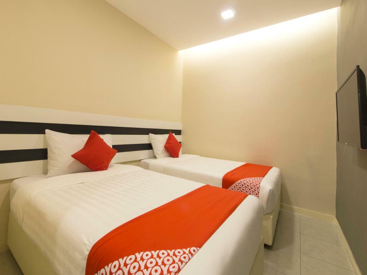 Super Oyo 1145 Lea Guest House & Cafe Lukut Exterior photo