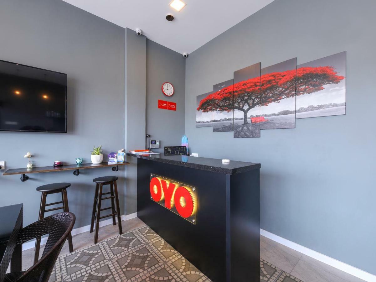 Super Oyo 1145 Lea Guest House & Cafe Lukut Exterior photo